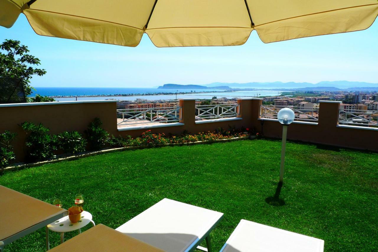 Visit Cagliari - Private Garden On Poetto Beach Apartamento Su Forti Exterior foto