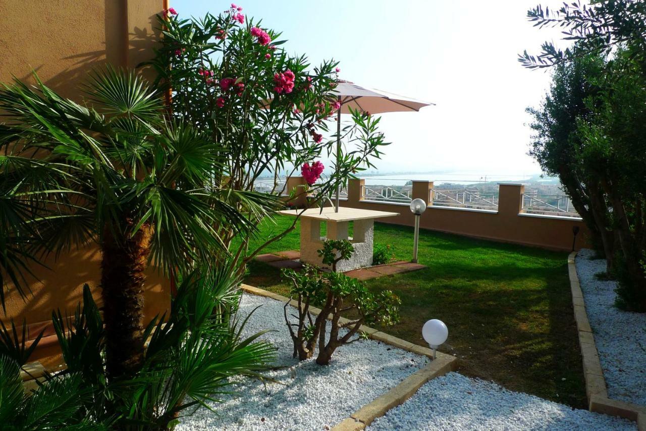 Visit Cagliari - Private Garden On Poetto Beach Apartamento Su Forti Exterior foto