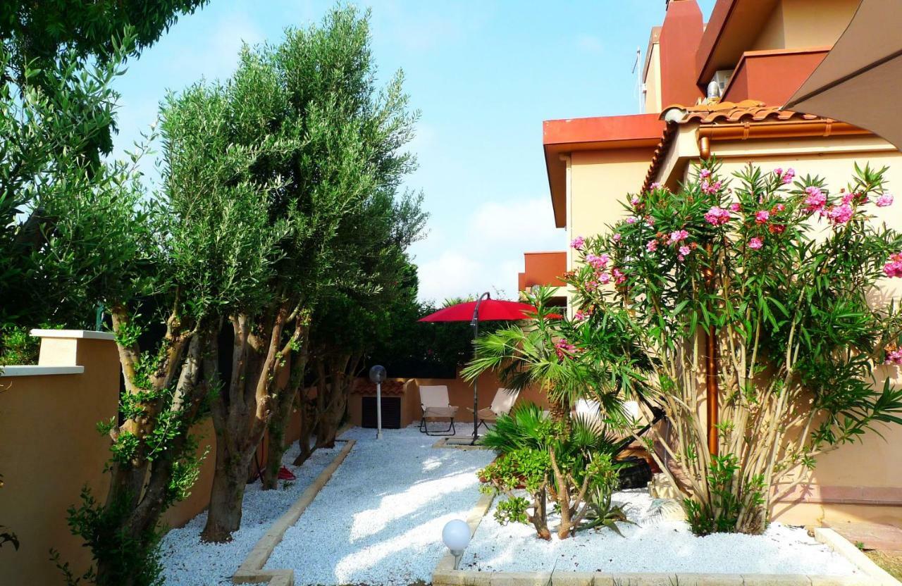 Visit Cagliari - Private Garden On Poetto Beach Apartamento Su Forti Exterior foto